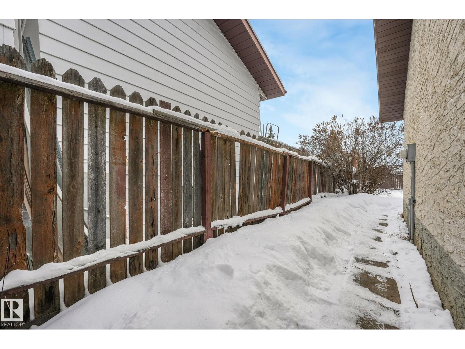 6411 12 AV NW, Edmonton