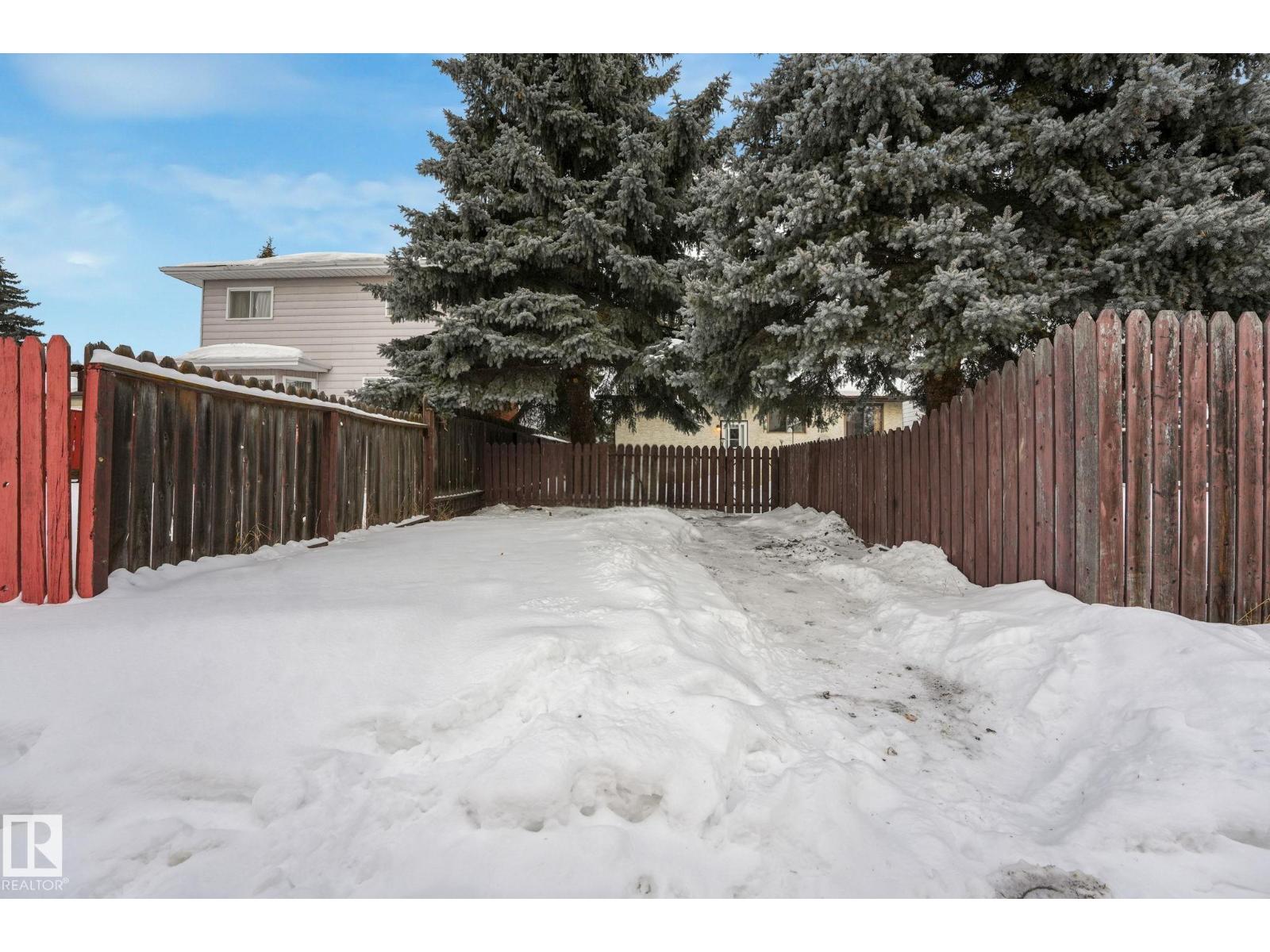 6411 12 AV NW, Edmonton