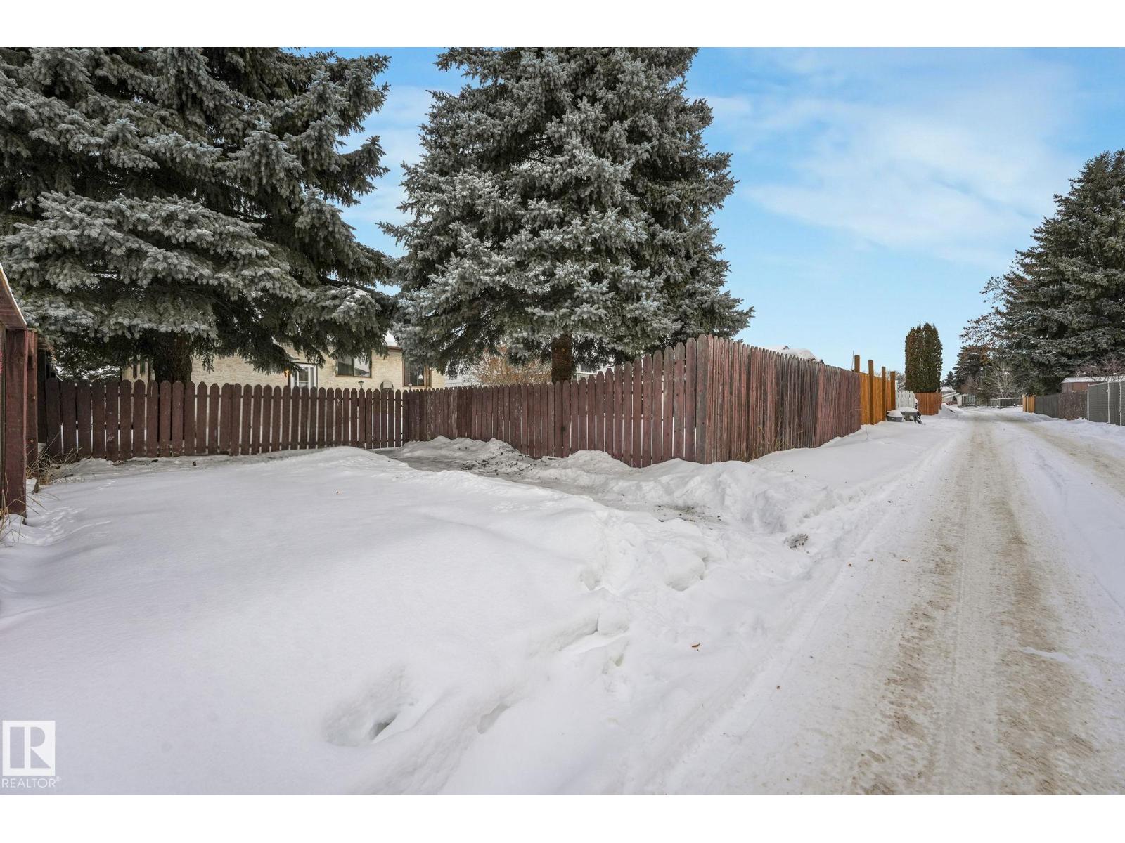 6411 12 AV NW, Edmonton