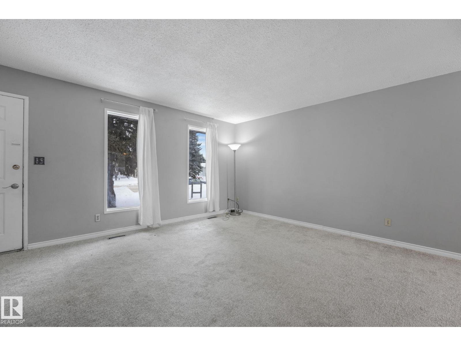 6411 12 AV NW, Edmonton