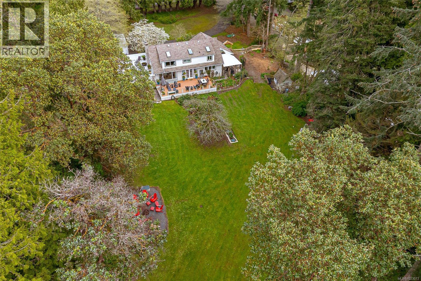  5182 Santa Clara Avenue, Saanich