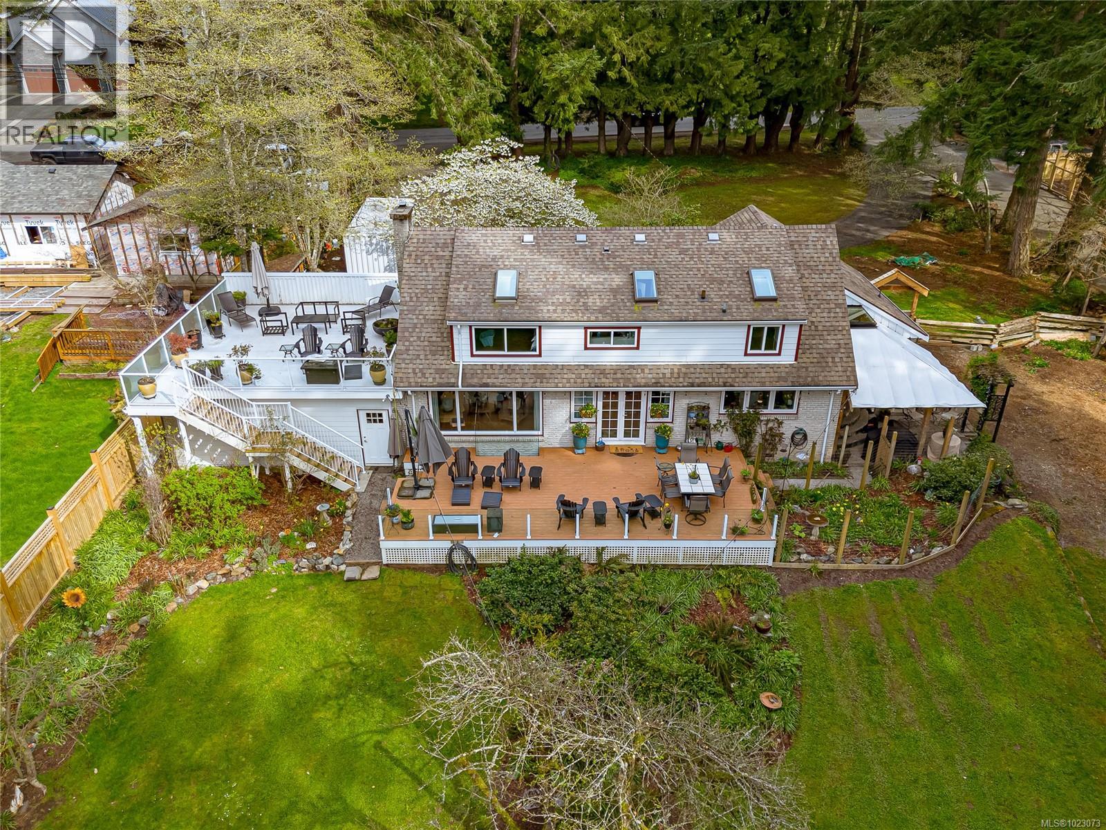  5182 Santa Clara Avenue, Saanich