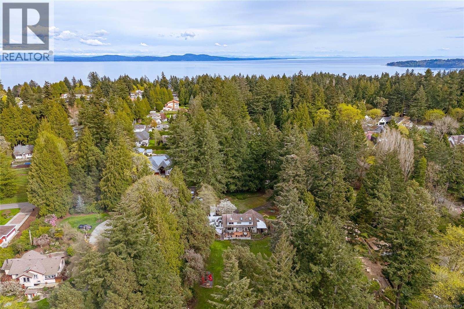  5182 Santa Clara Avenue, Saanich