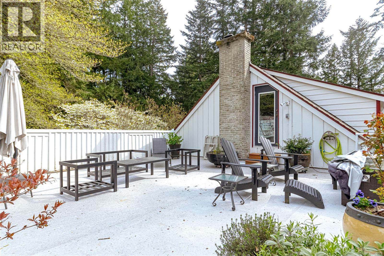  5182 Santa Clara Avenue, Saanich