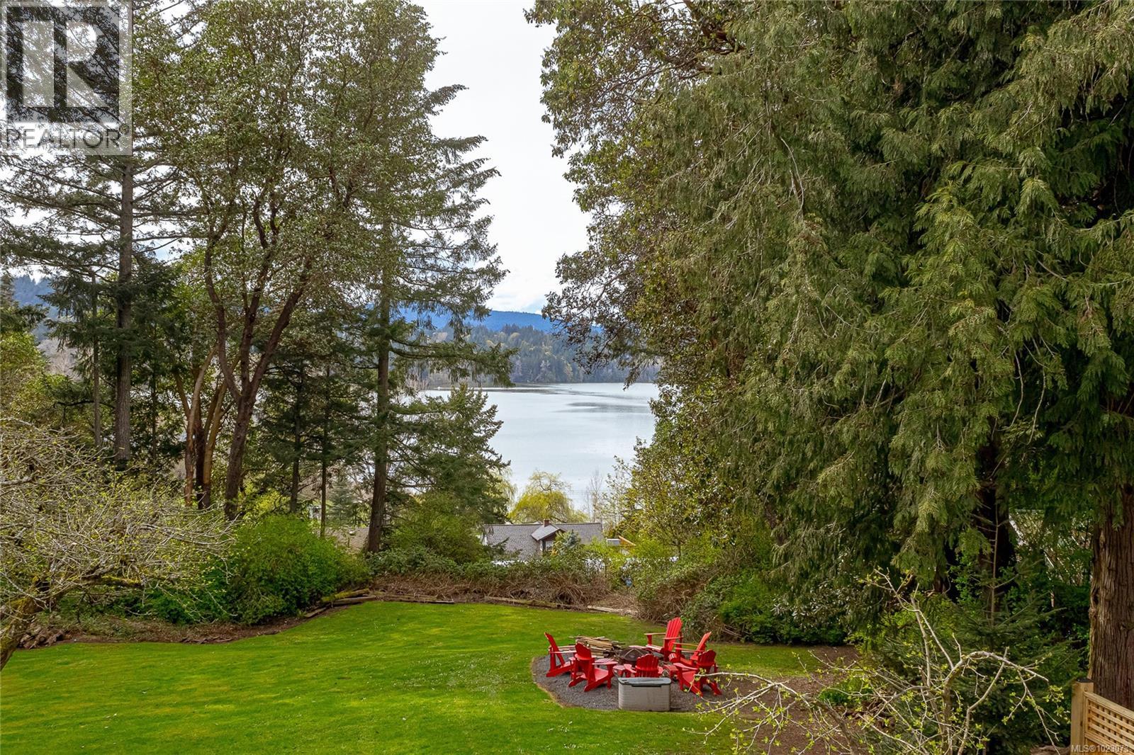  5182 Santa Clara Avenue, Saanich