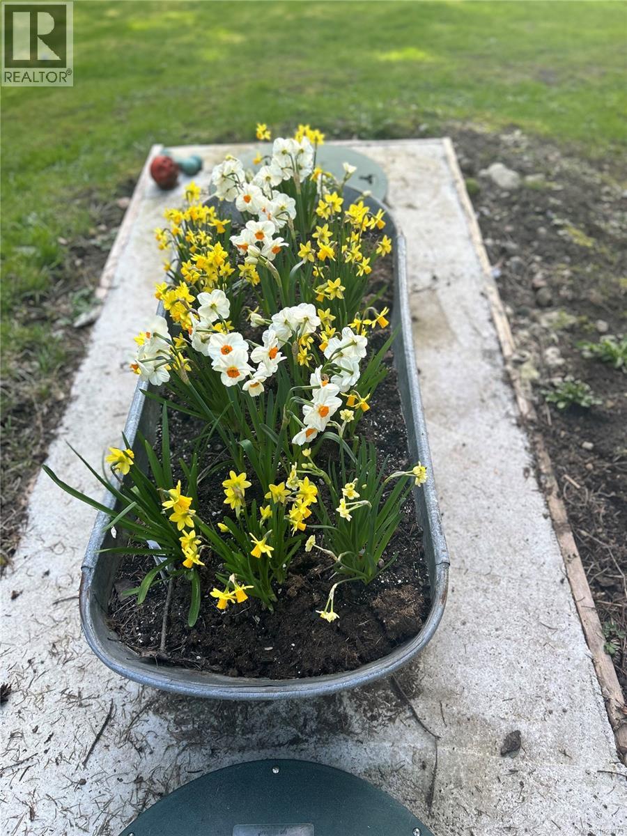  5182 Santa Clara Avenue, Saanich