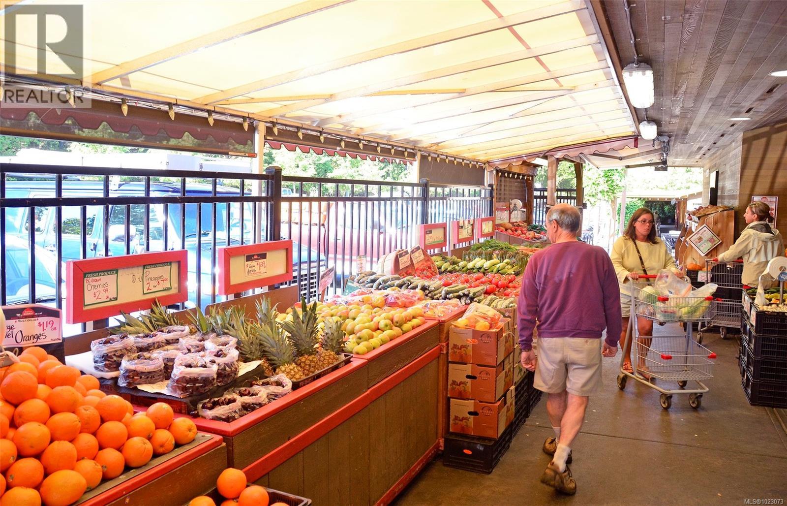  5182 Santa Clara Avenue, Saanich