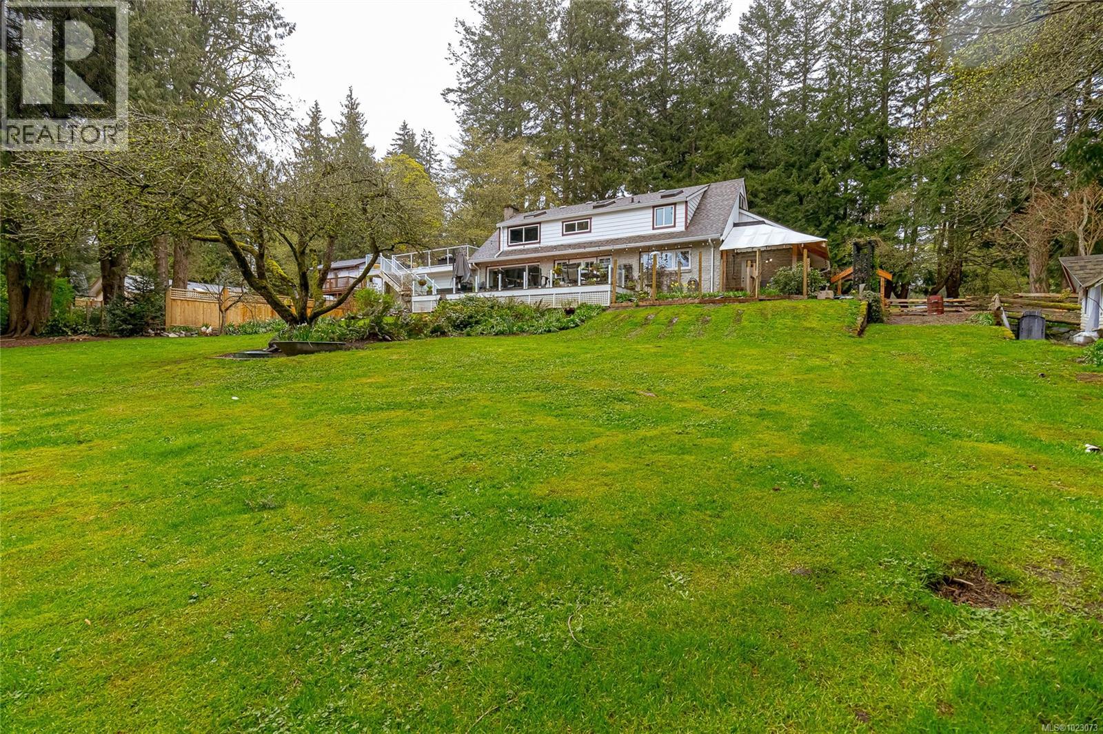  5182 Santa Clara Avenue, Saanich