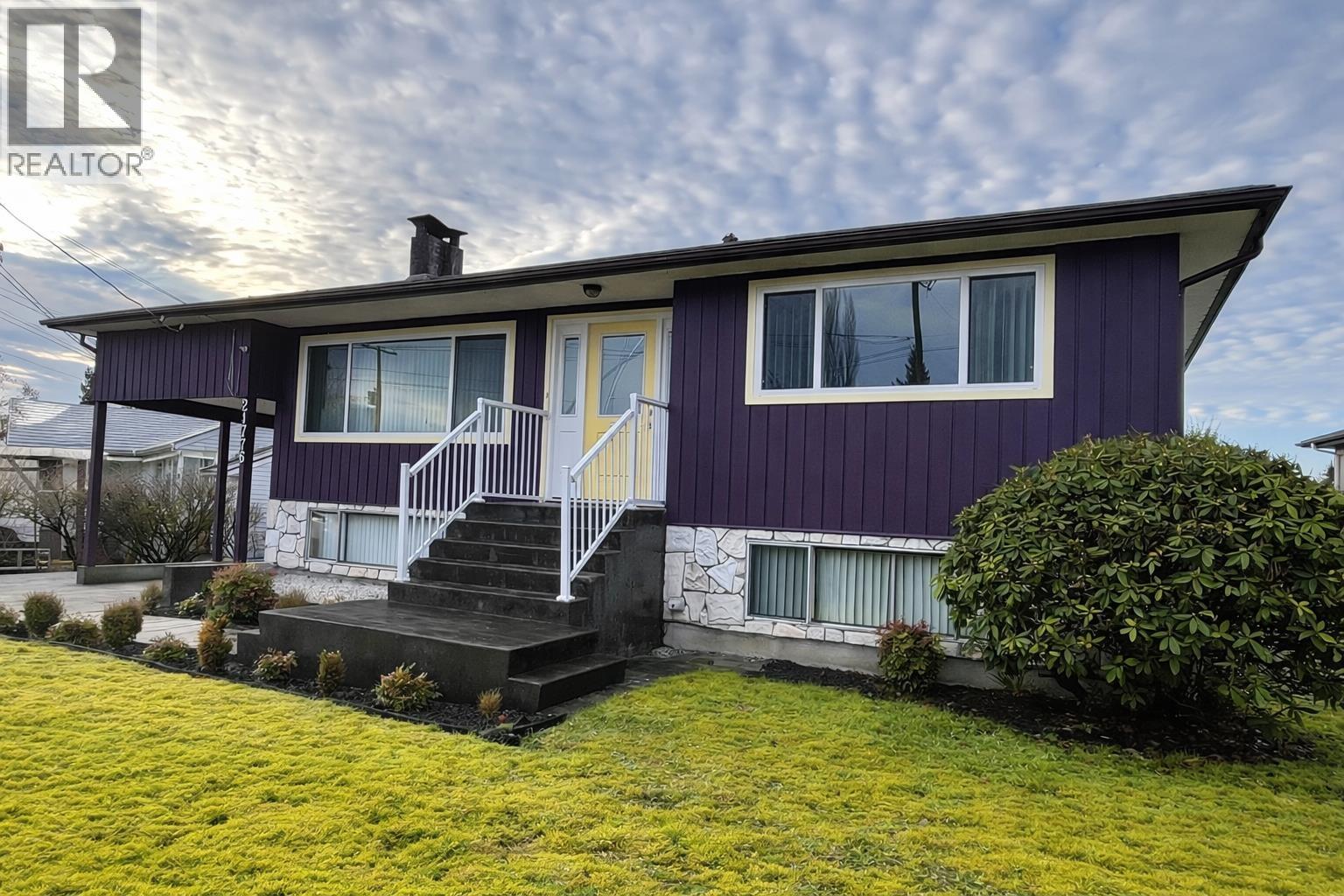 21776 MOUNTAINVIEW CRESCENT - Photo 3 of 38, Maple Ridge, British Columbia