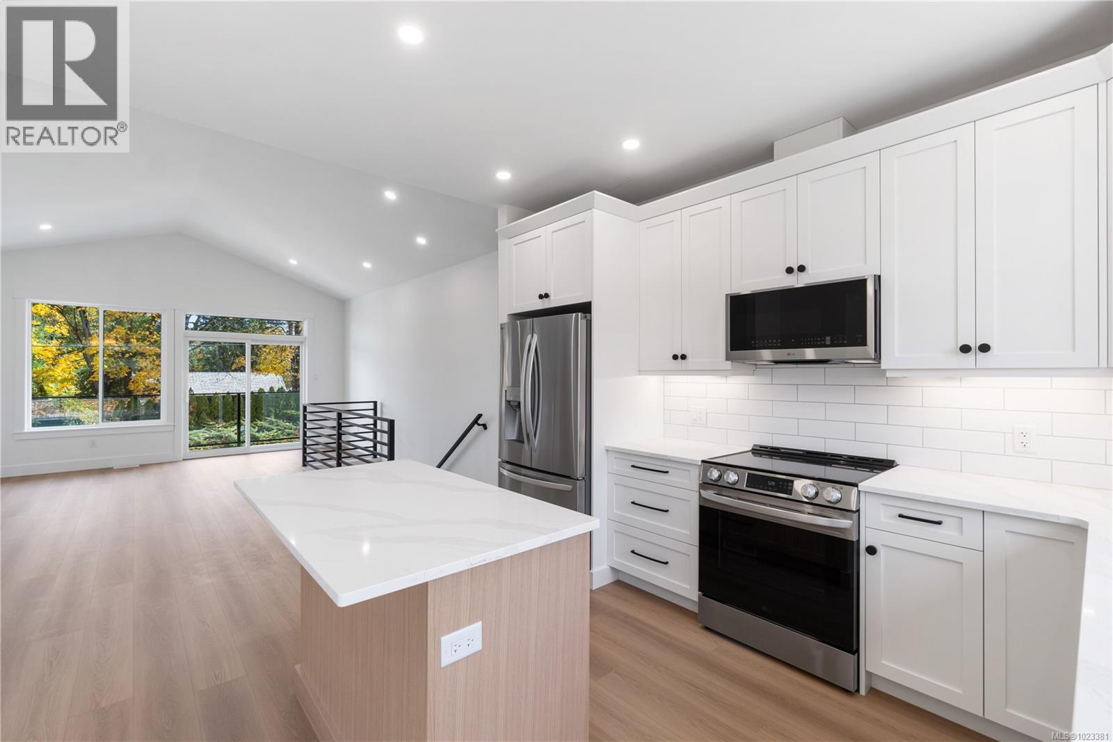 824 Russell Rd, Ladysmith