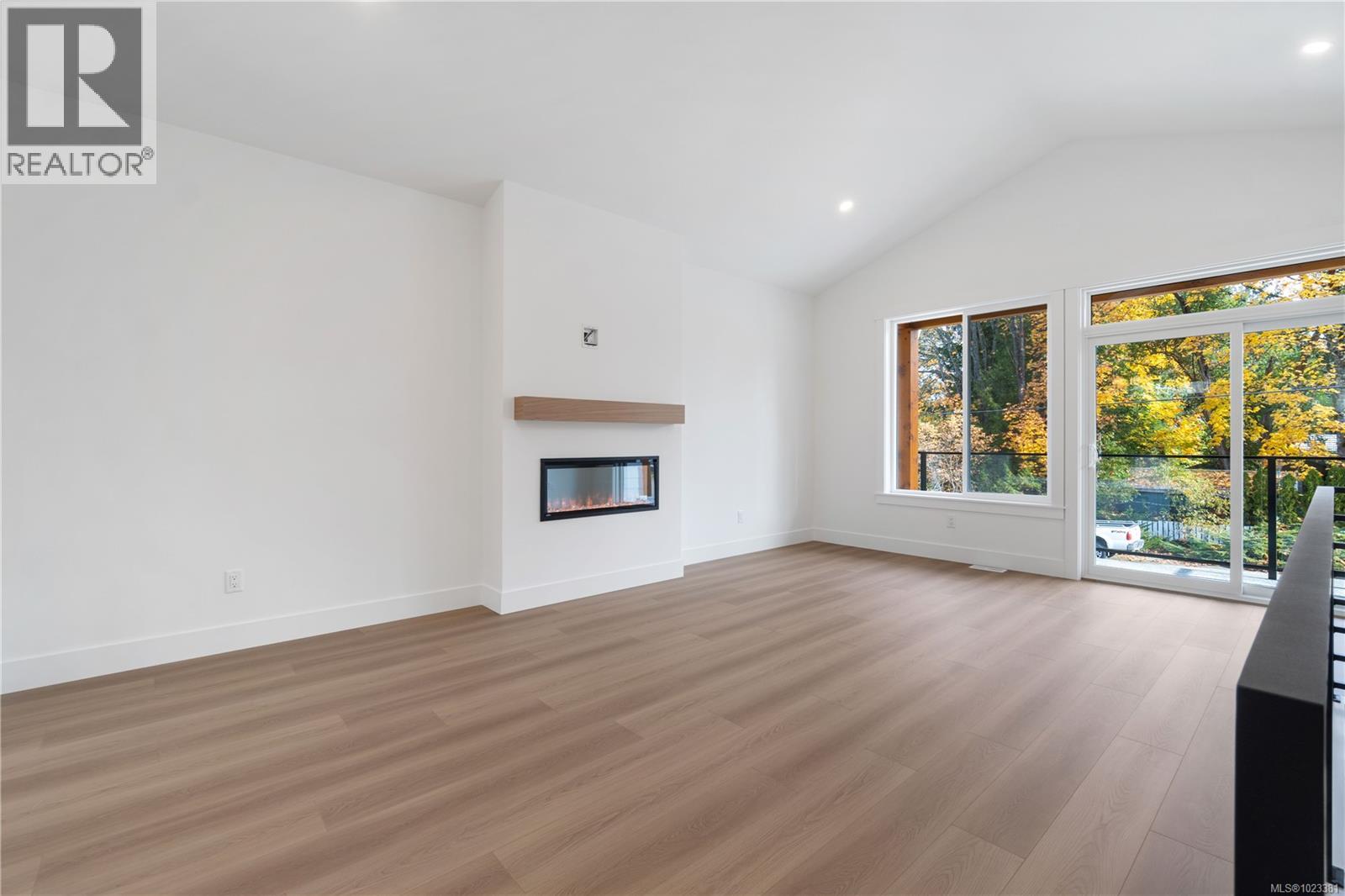 824 Russell Rd, Ladysmith