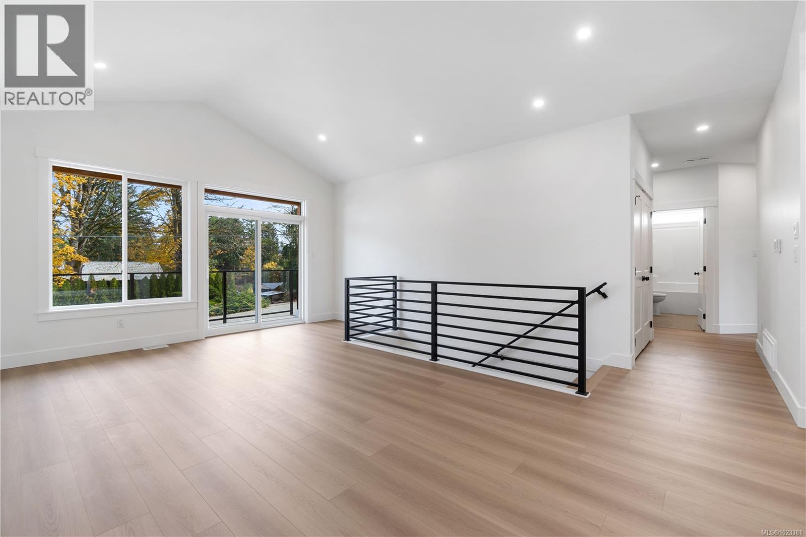 824 Russell Rd, Ladysmith