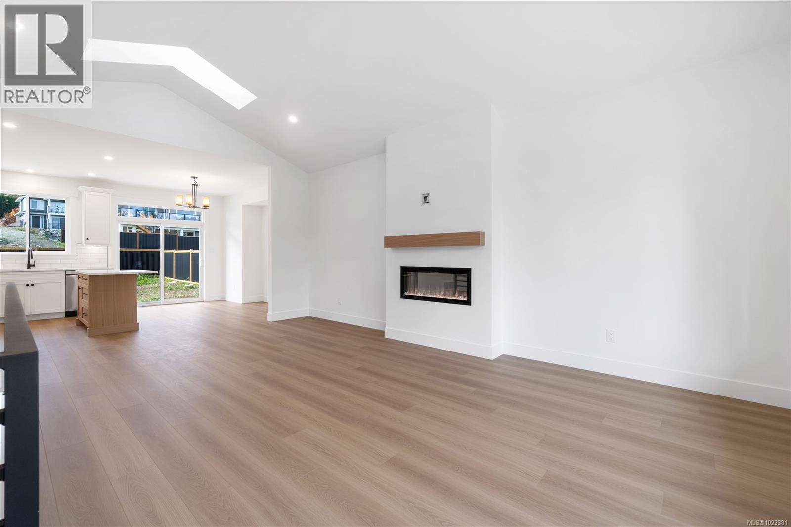 824 Russell Rd, Ladysmith