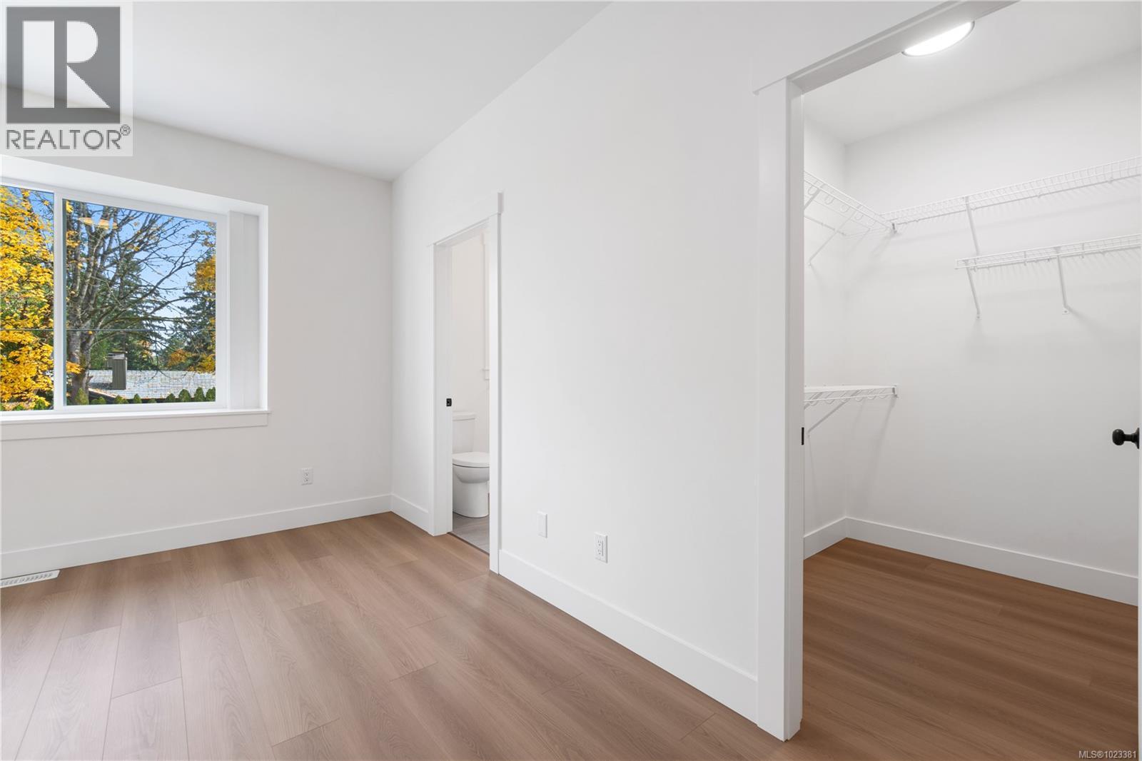 824 Russell Rd, Ladysmith