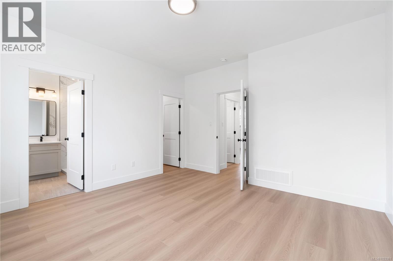 824 Russell Rd, Ladysmith