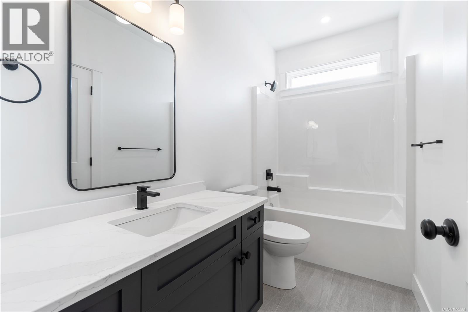 824 Russell Rd, Ladysmith