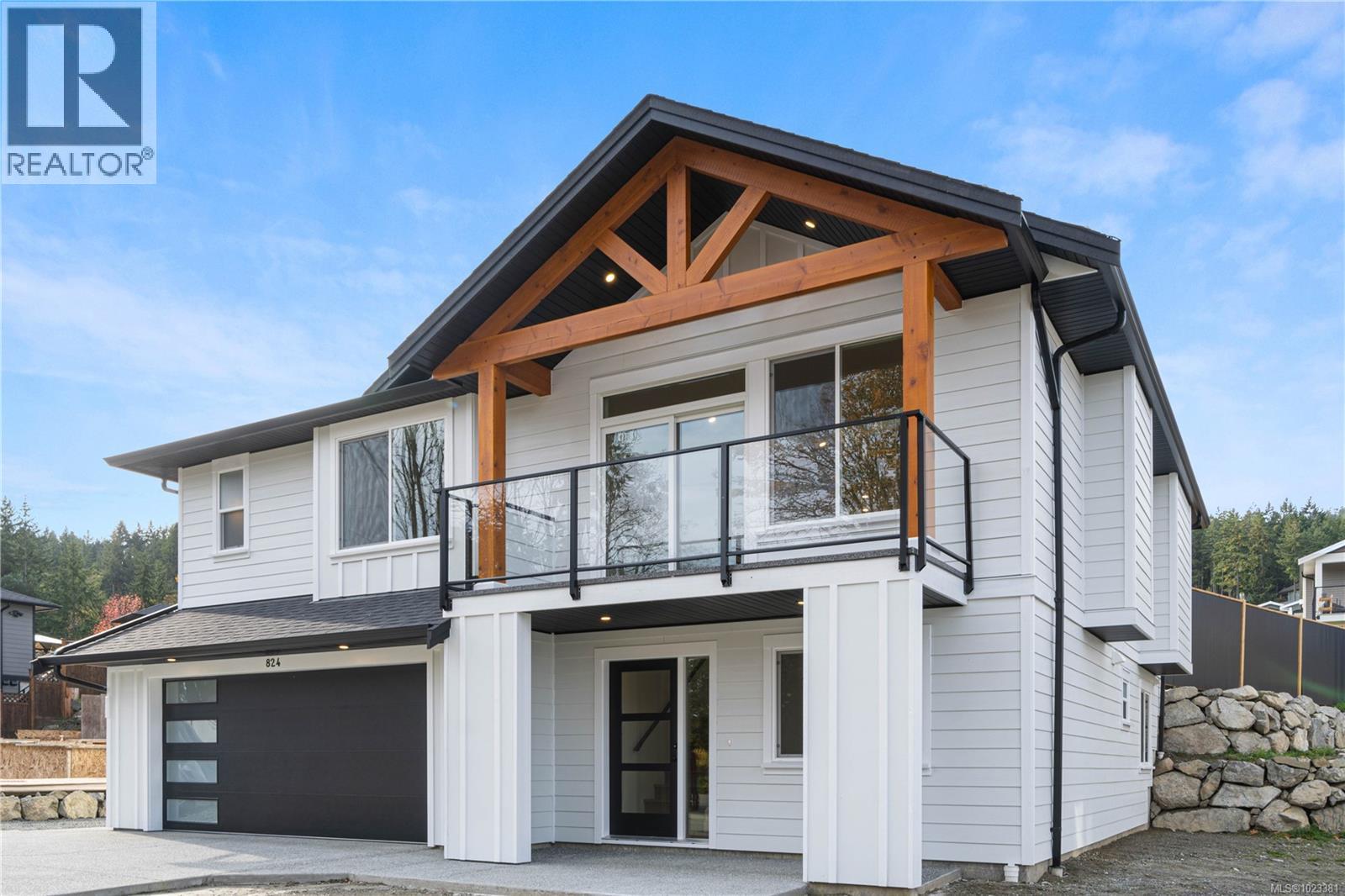 824 Russell Rd, Ladysmith