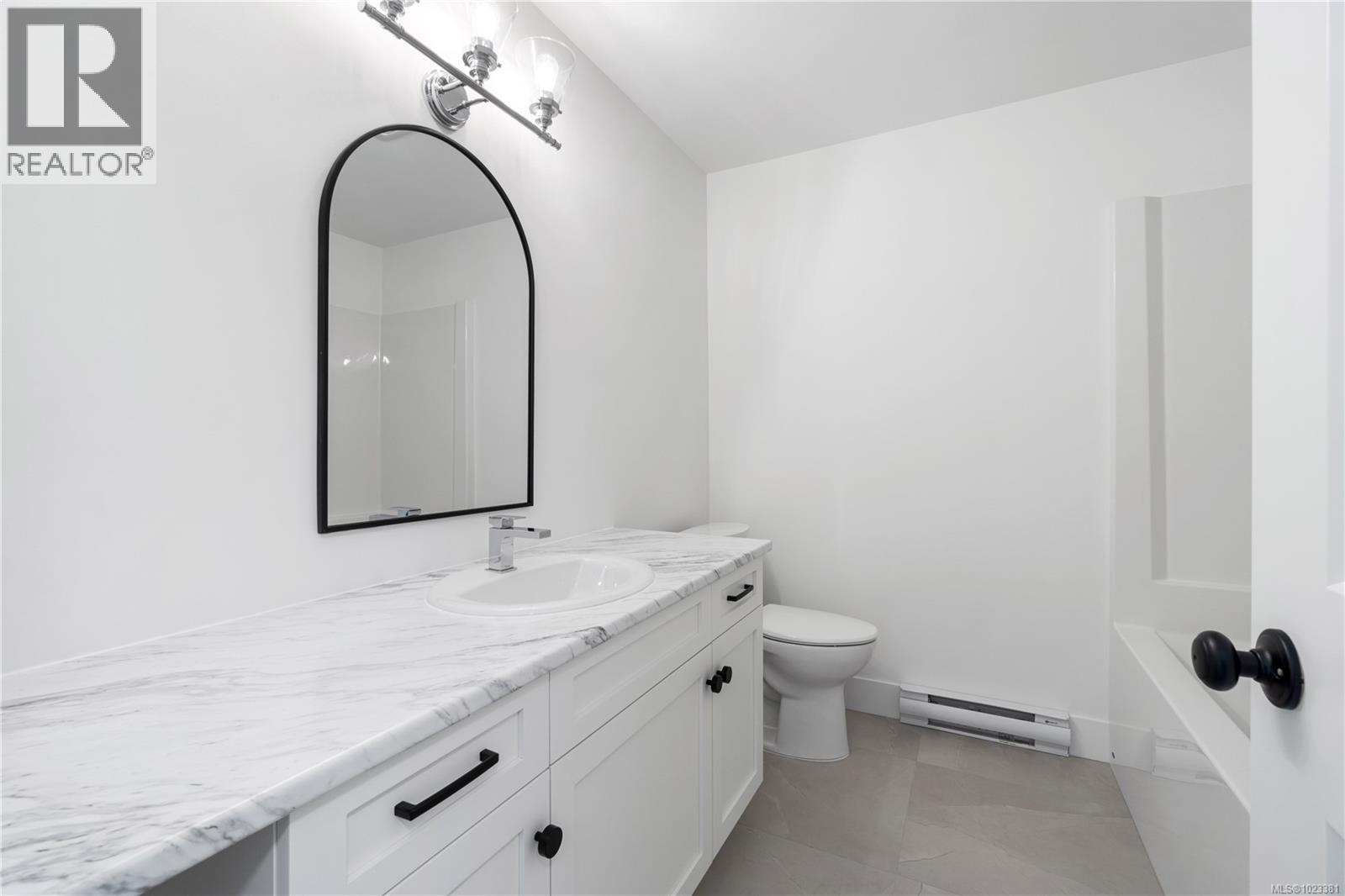 824 Russell Rd, Ladysmith