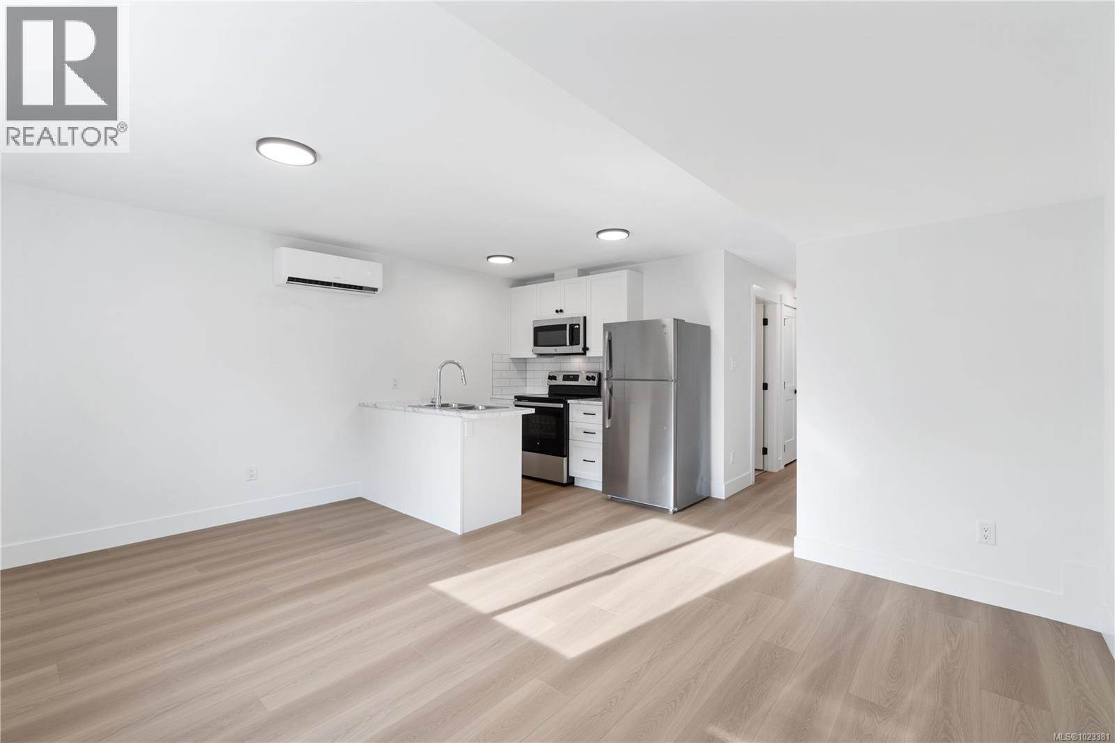 824 Russell Rd, Ladysmith