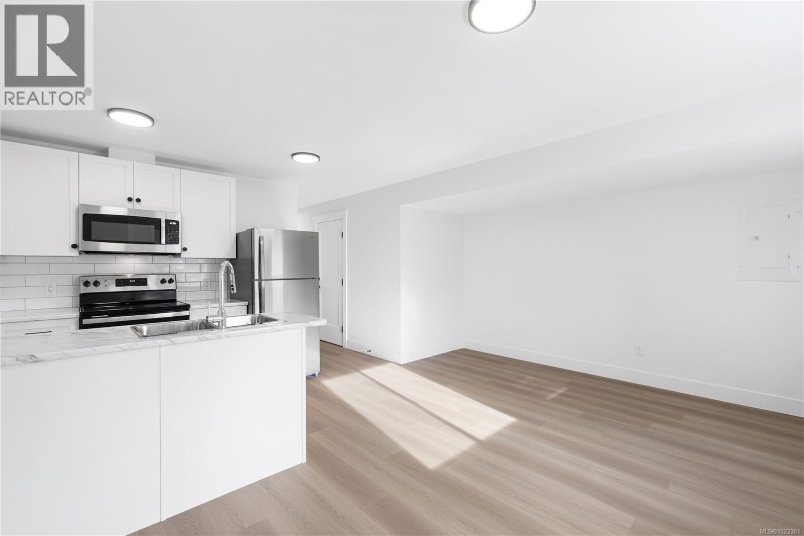 824 Russell Rd, Ladysmith