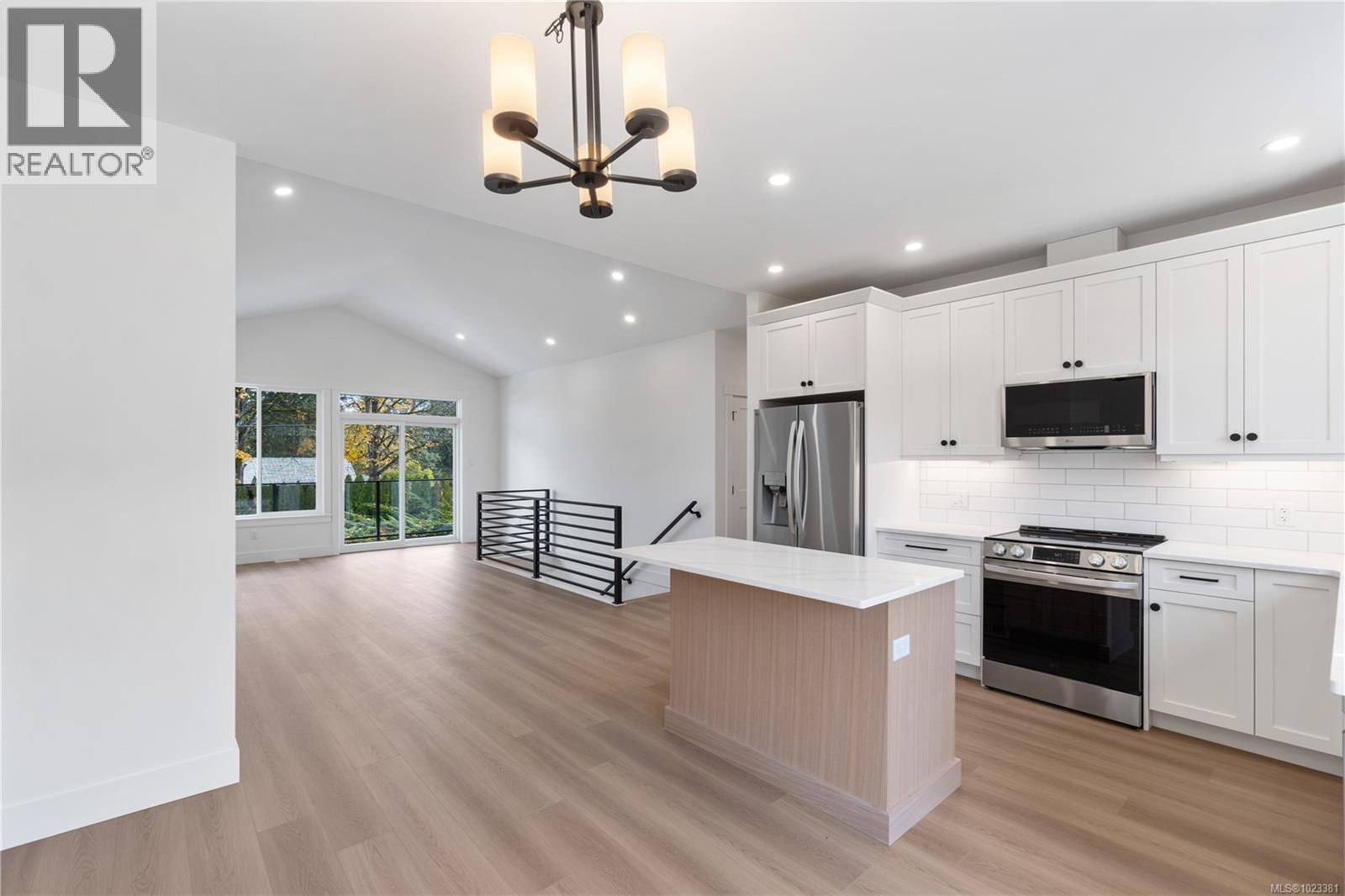 824 Russell Rd, Ladysmith