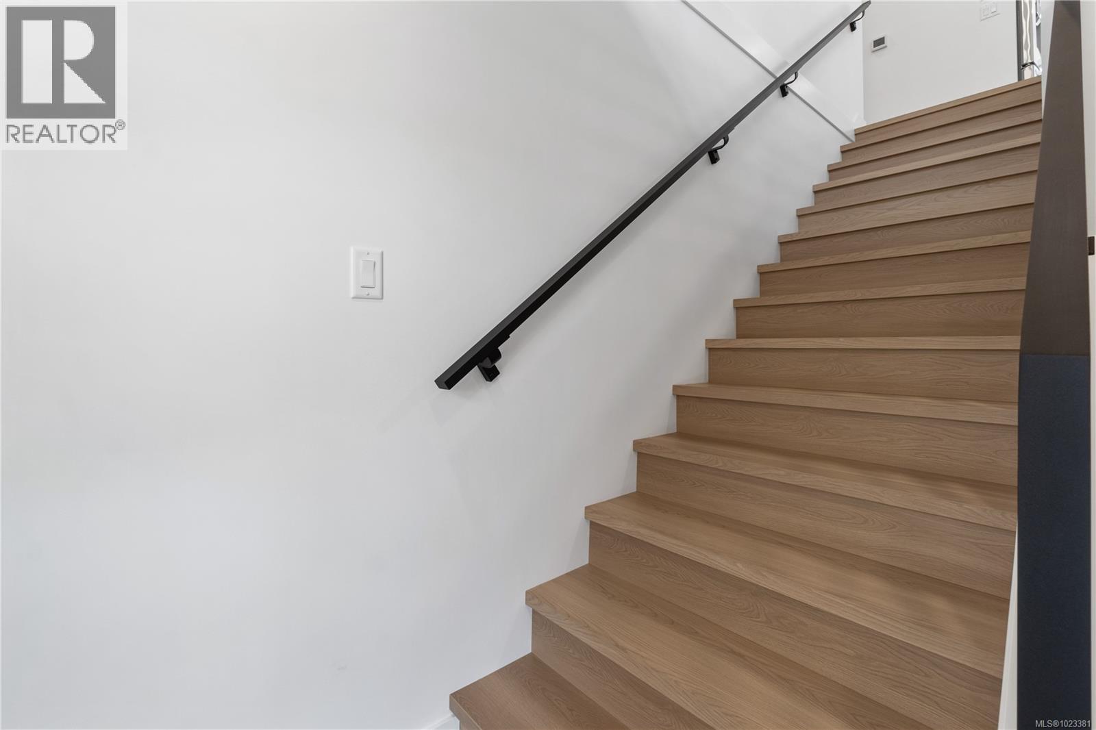 824 Russell Rd, Ladysmith