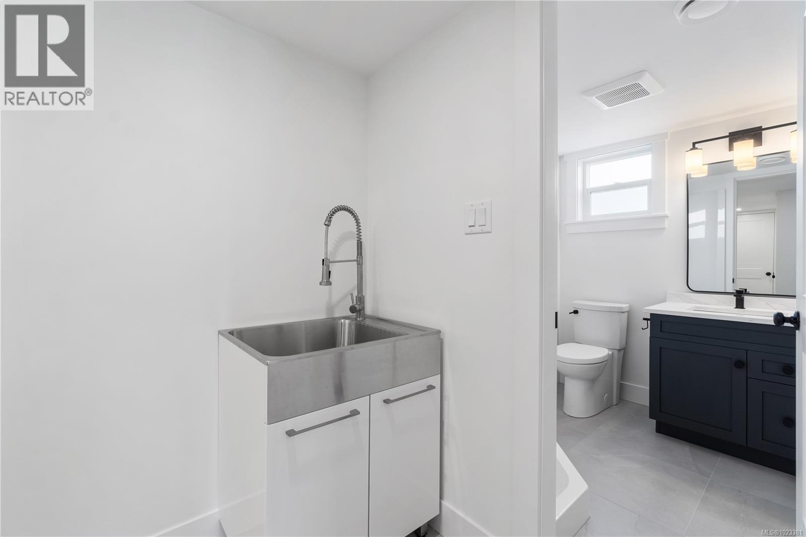 824 Russell Rd, Ladysmith