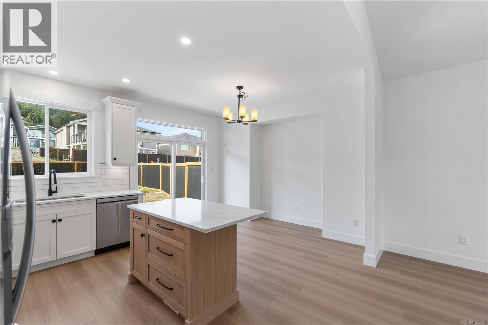 824 Russell Rd, Ladysmith