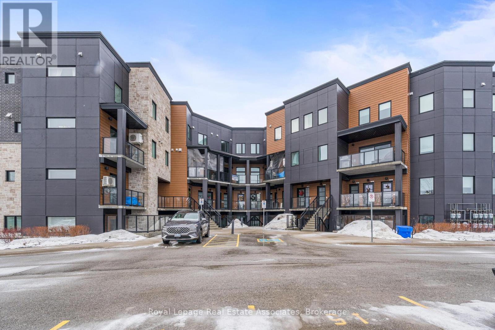 102 - 17 CENTRE STREET - Photo 4 of 30, Orangeville, Ontario