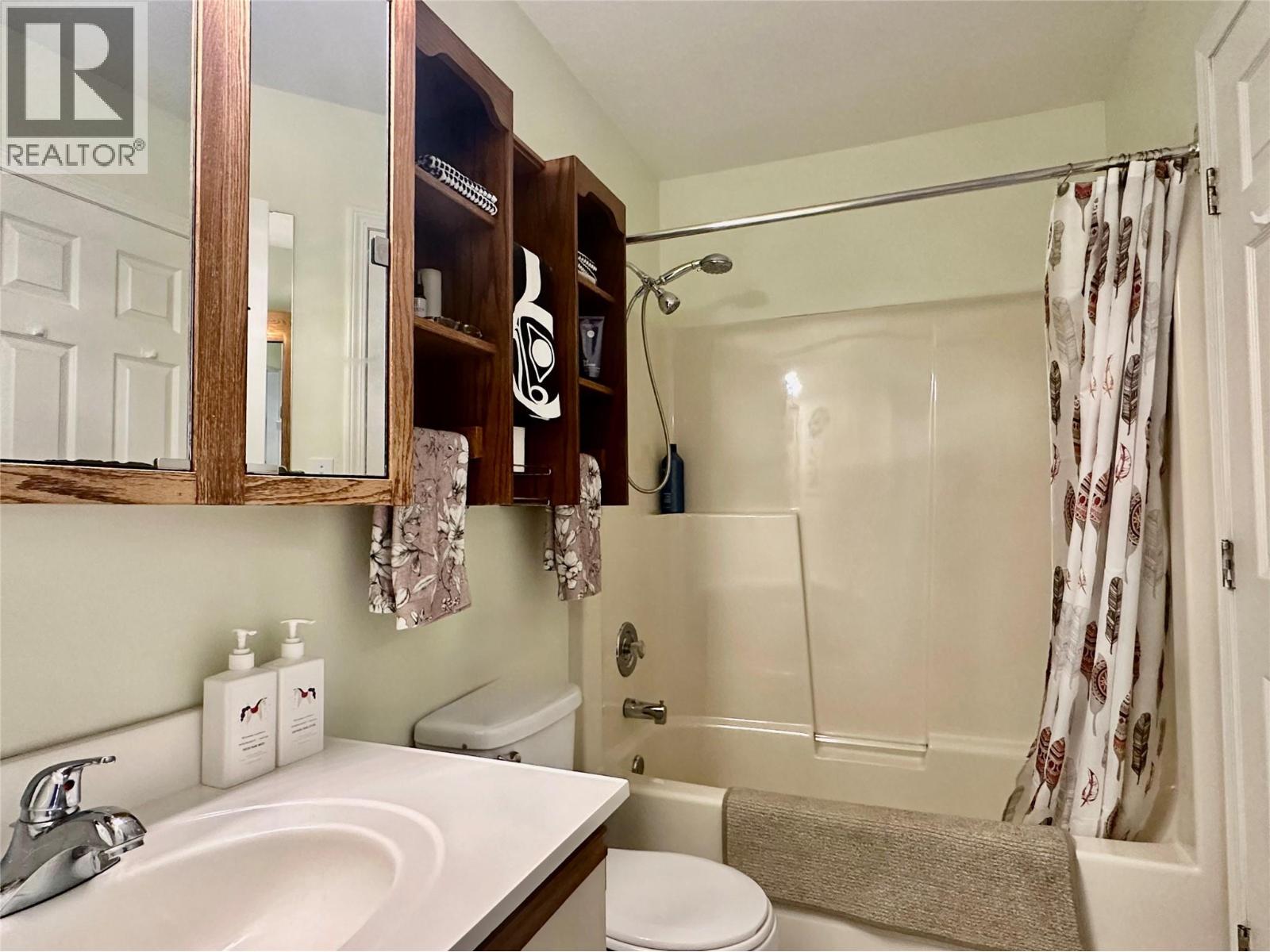 35 6446 MEADOWS Drive, Oliver