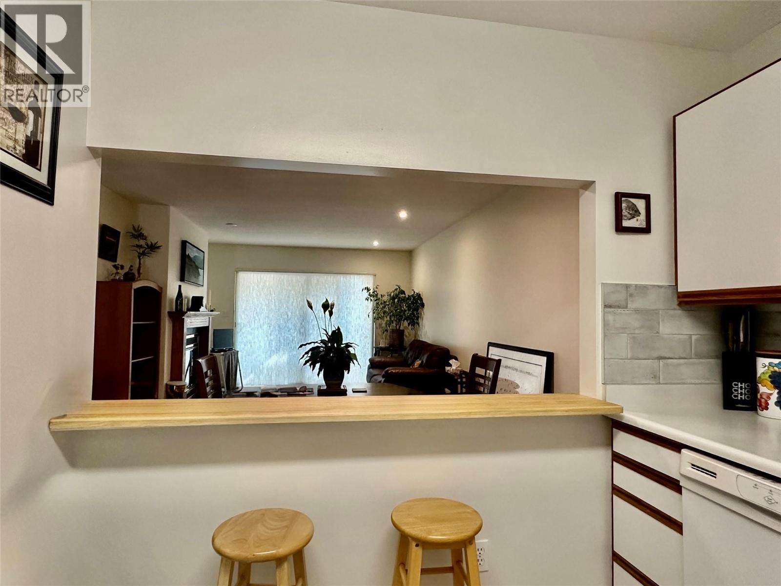 35 6446 MEADOWS Drive, Oliver