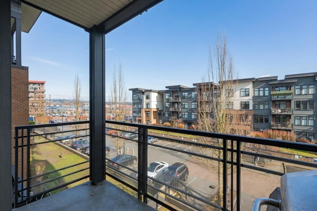 312 20062 FRASER HIGHWAY, Langley