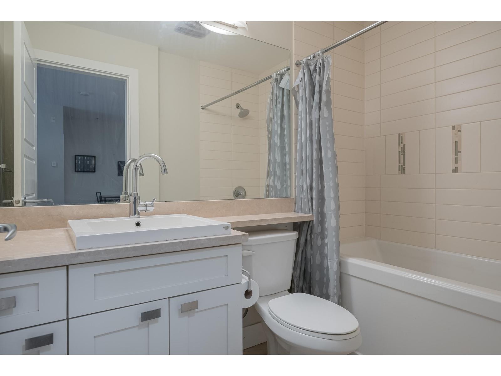 312 20062 FRASER HIGHWAY, Langley