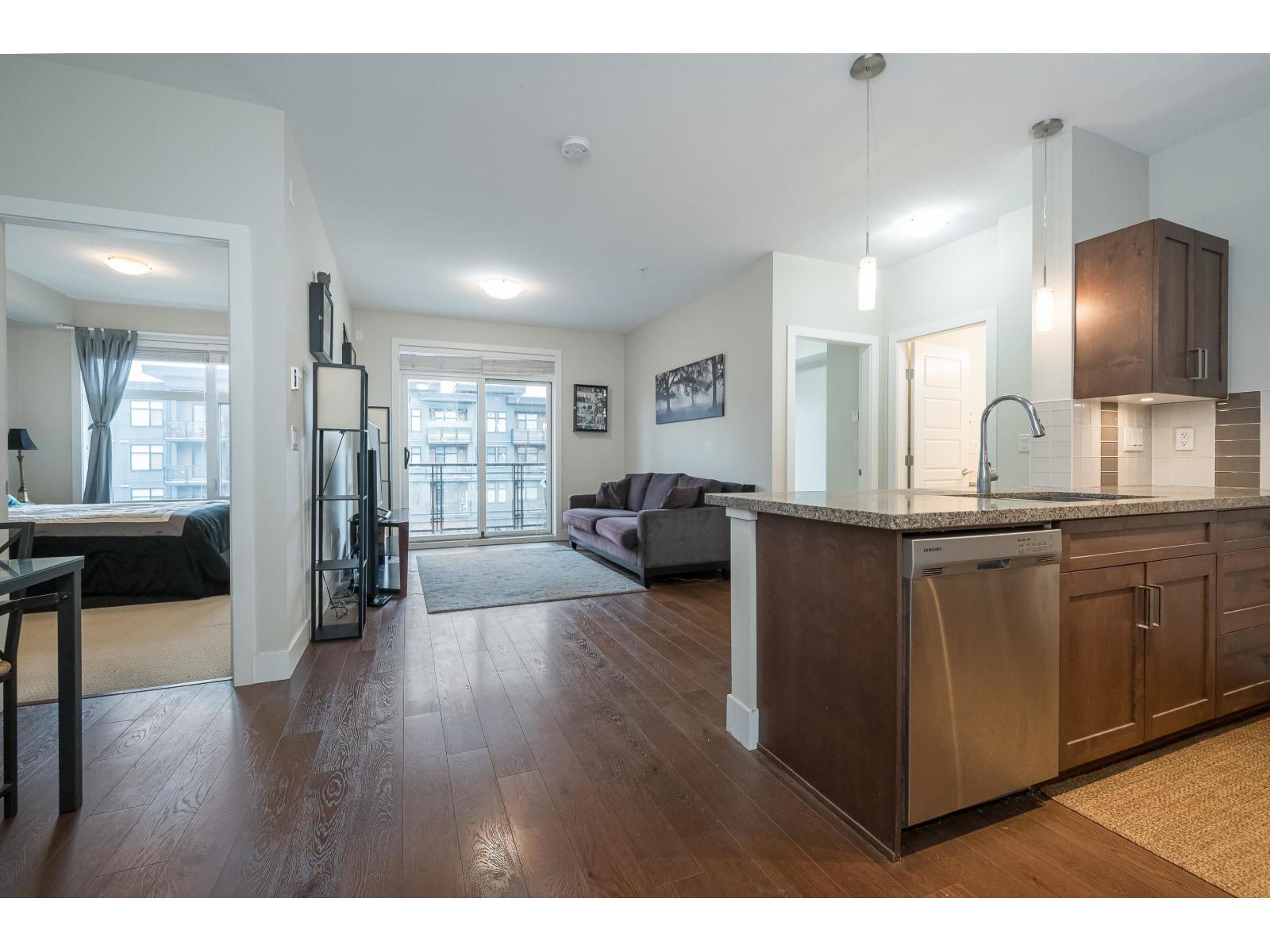 312 20062 FRASER HIGHWAY, Langley