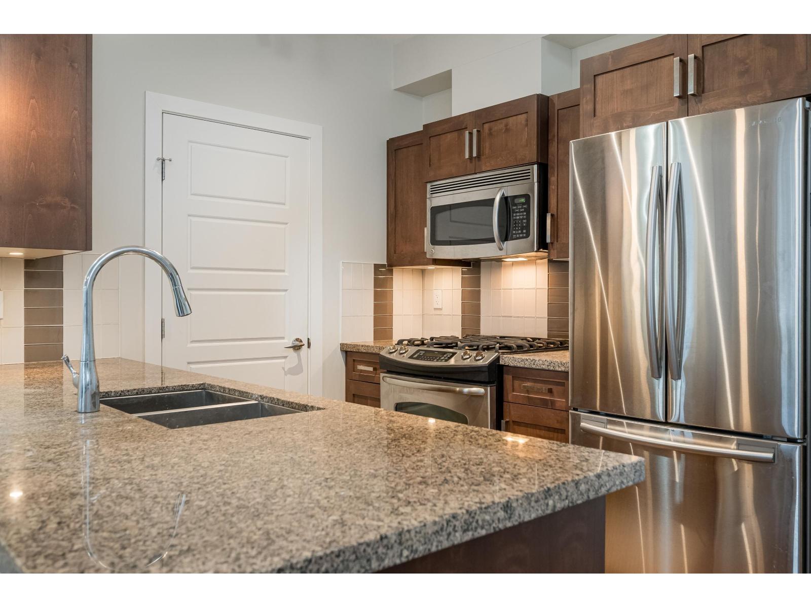 312 20062 FRASER HIGHWAY, Langley