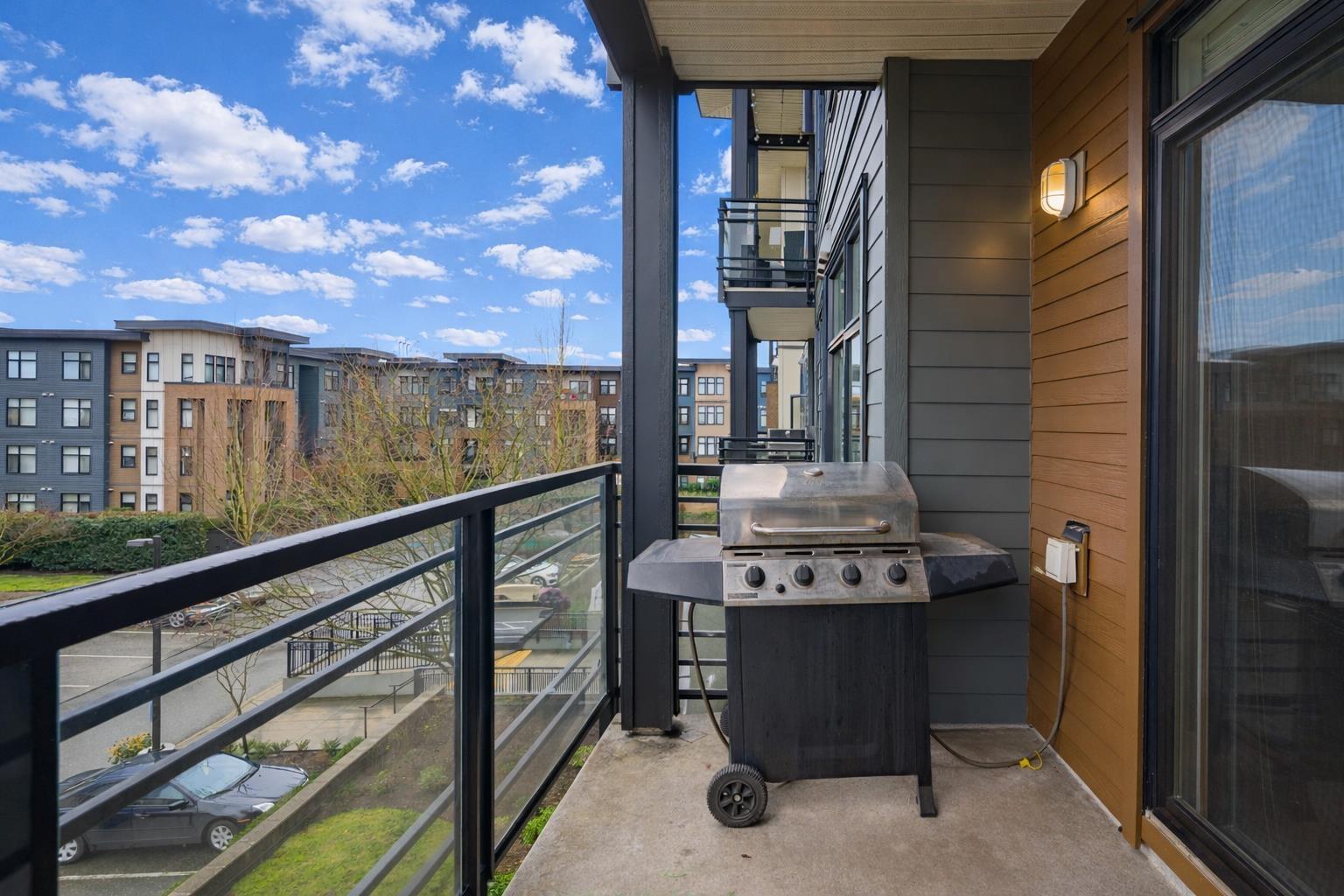 312 20062 FRASER HIGHWAY, Langley