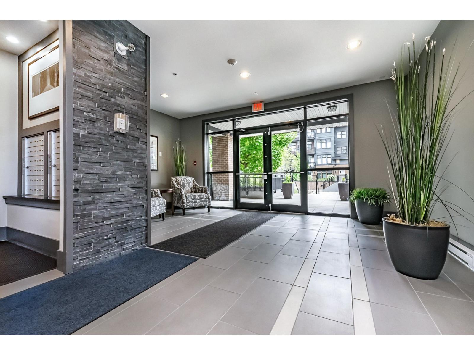 312 20062 FRASER HIGHWAY, Langley