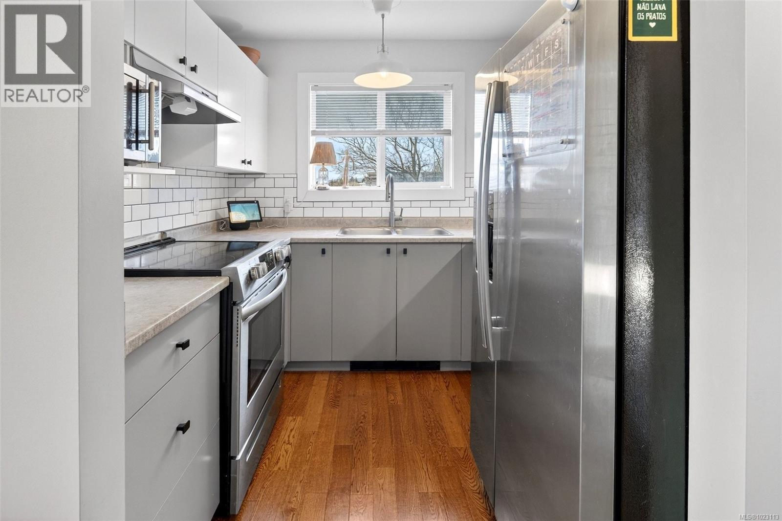 412 894 Vernon Avenue, Saanich