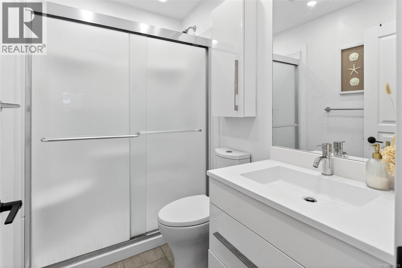 412 894 Vernon Avenue, Saanich