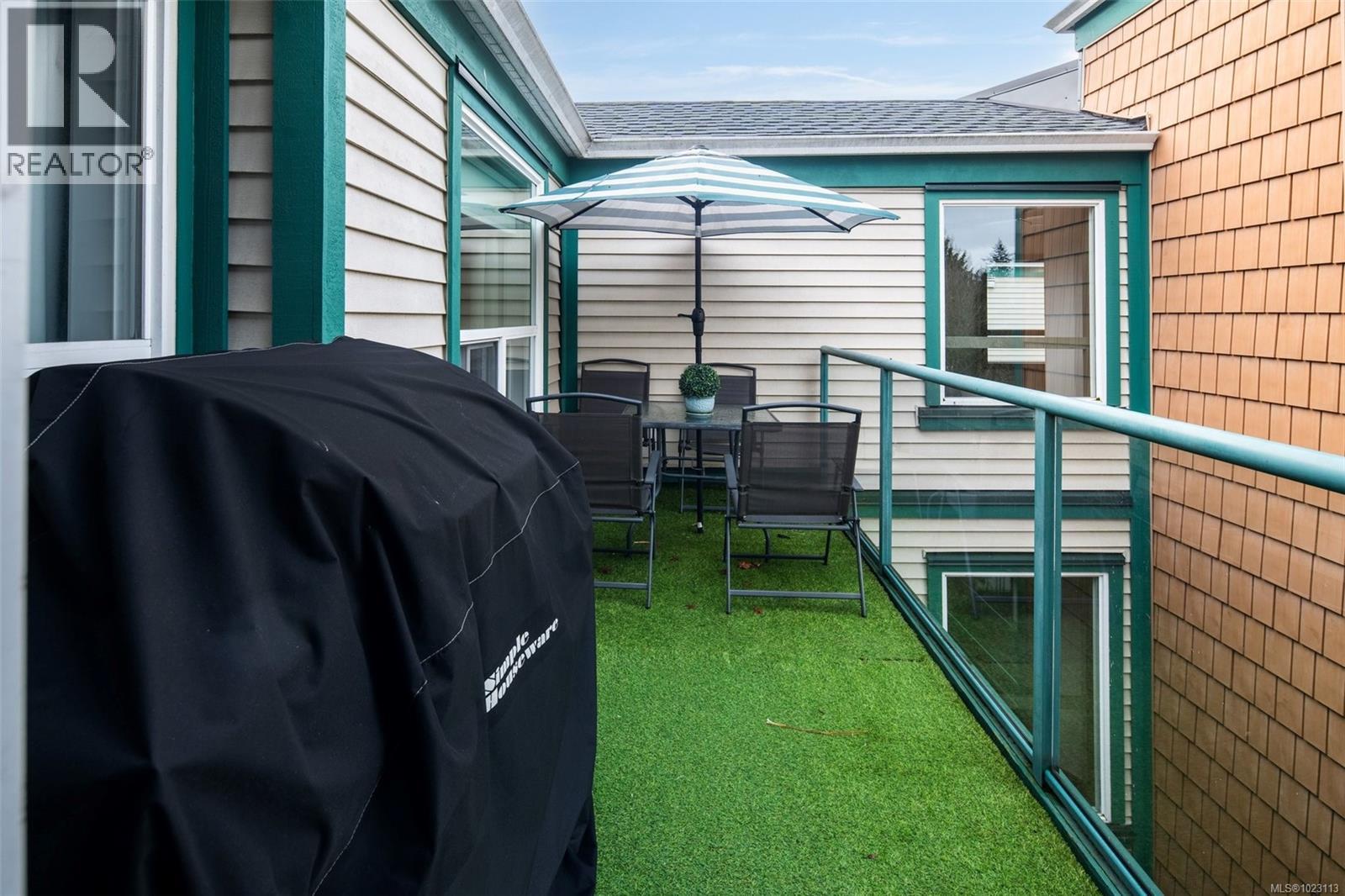 412 894 Vernon Avenue, Saanich