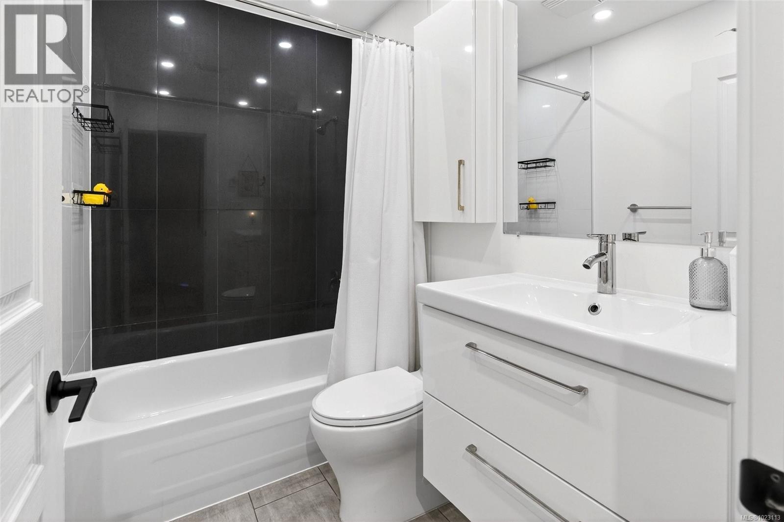 412 894 Vernon Avenue, Saanich