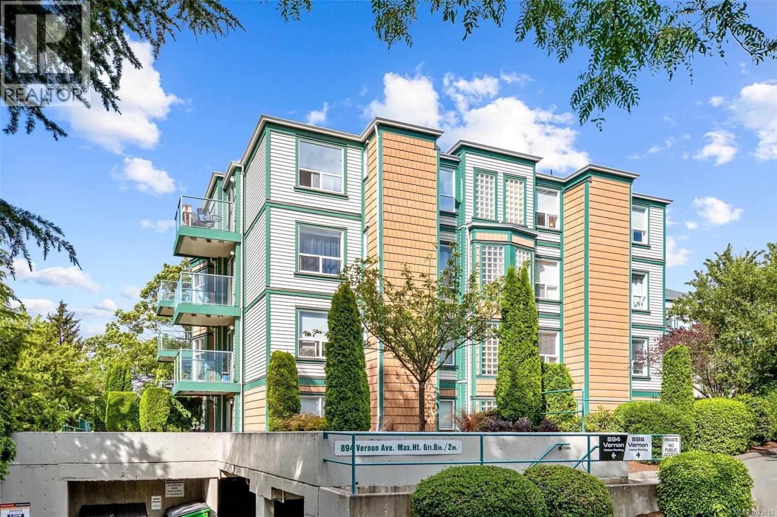 412 894 Vernon Avenue, Saanich