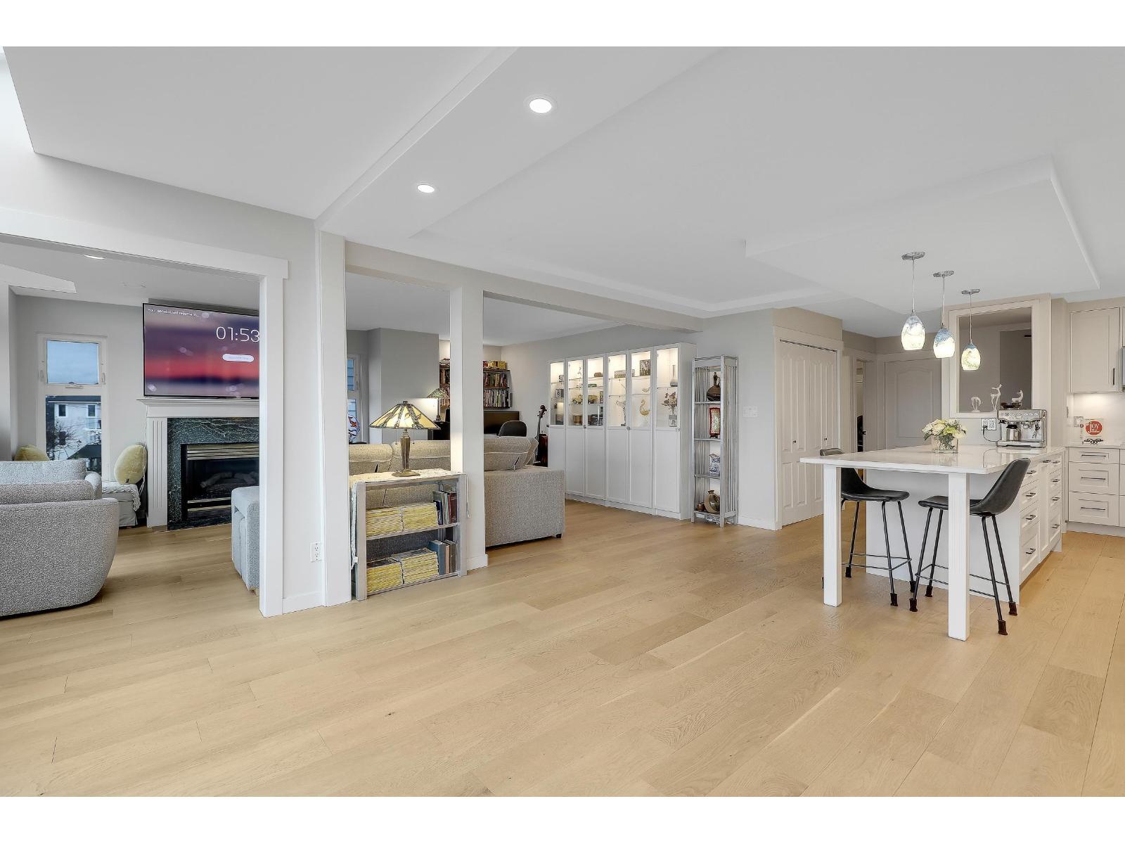 204 15165 MARINE DRIVE, White Rock