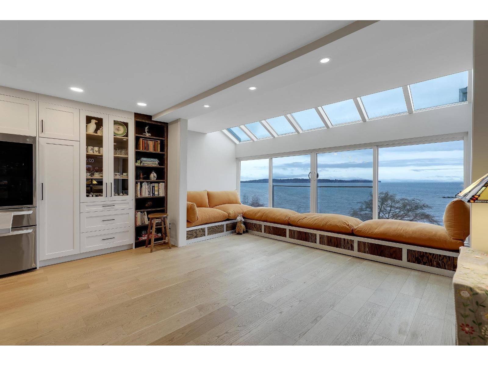 204 15165 MARINE DRIVE, White Rock