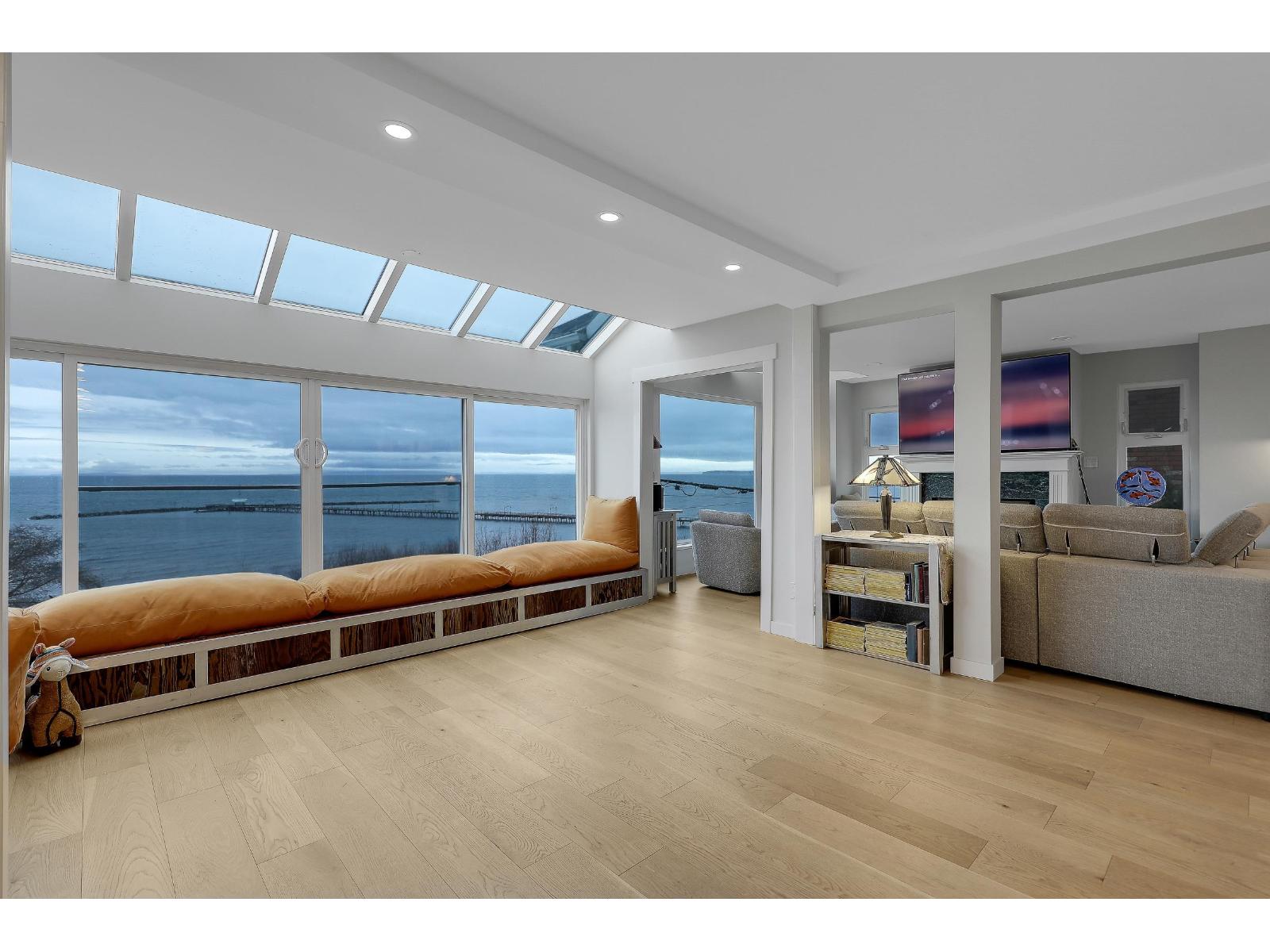 204 15165 MARINE DRIVE, White Rock