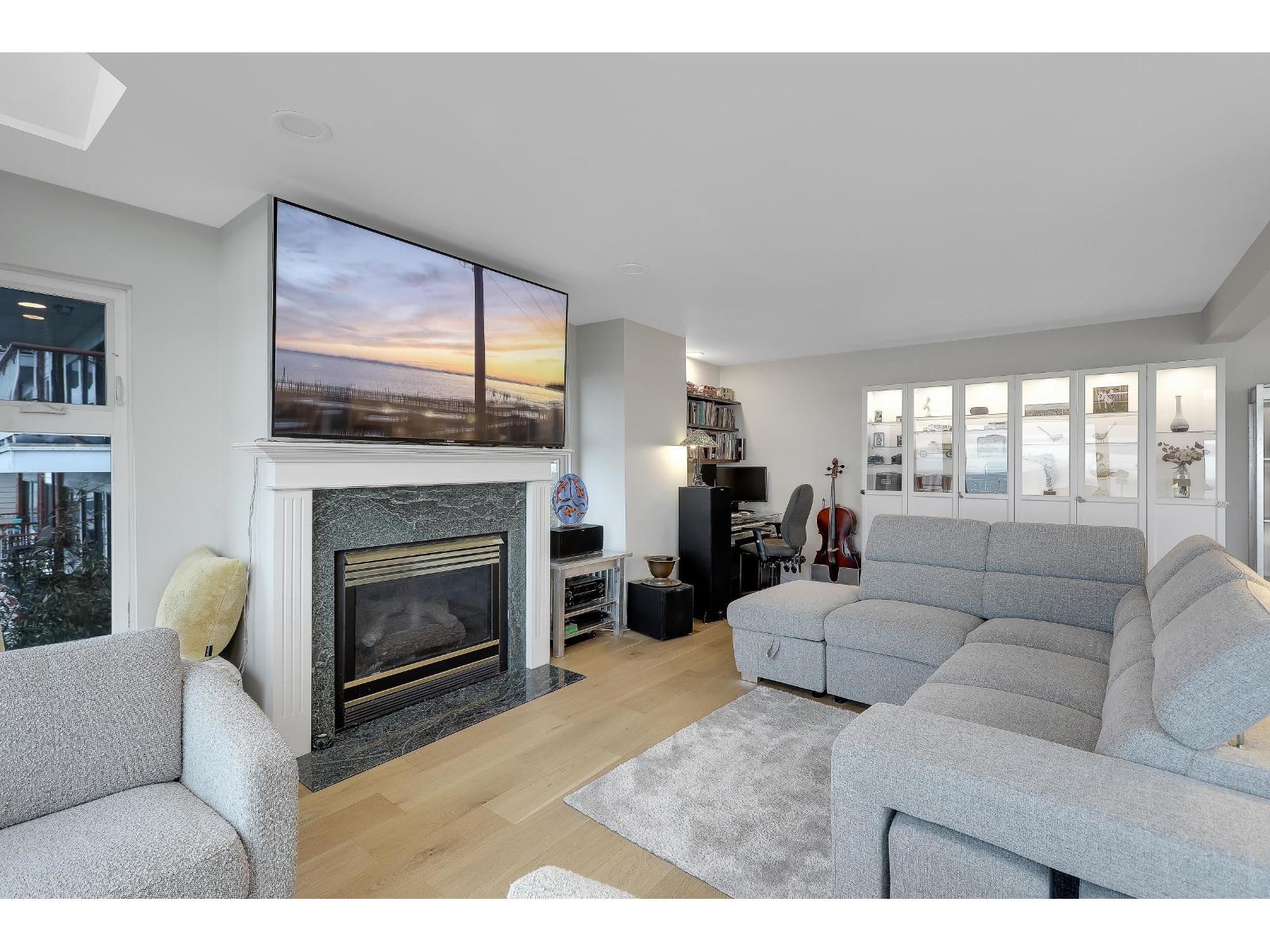 204 15165 MARINE DRIVE, White Rock