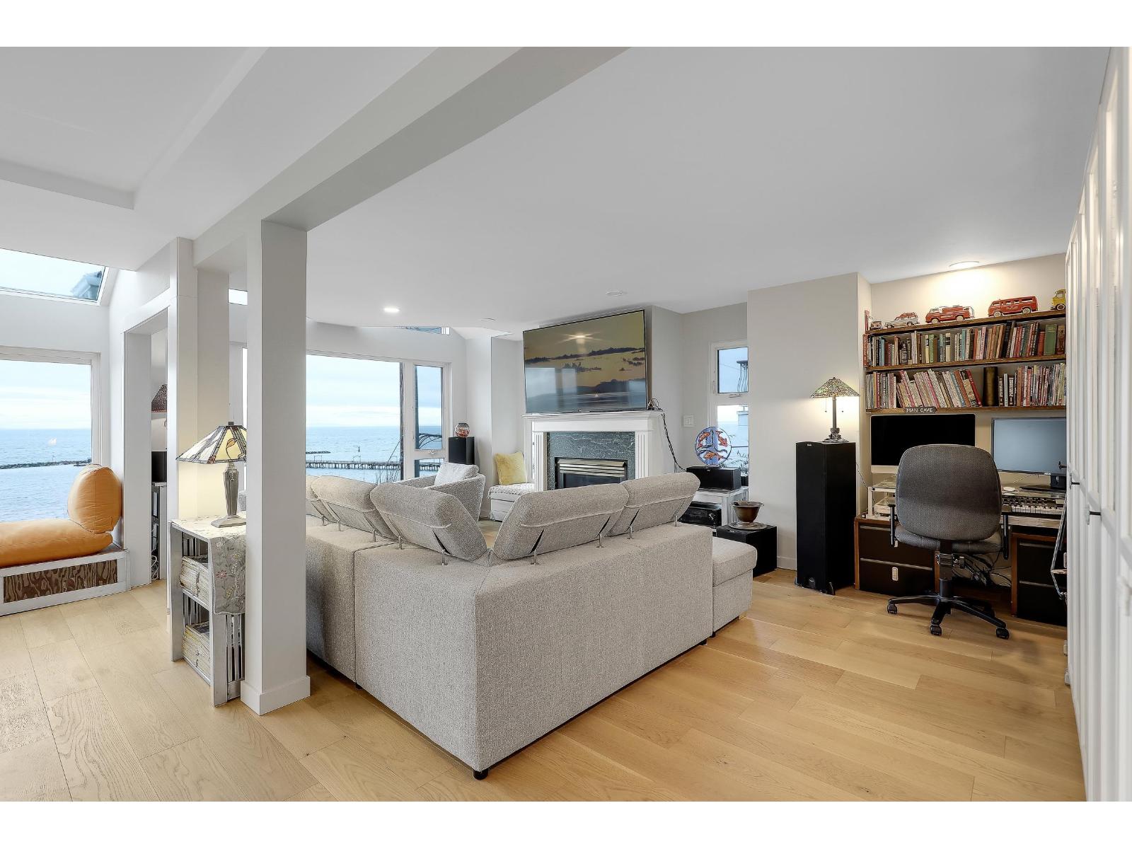 204 15165 MARINE DRIVE, White Rock