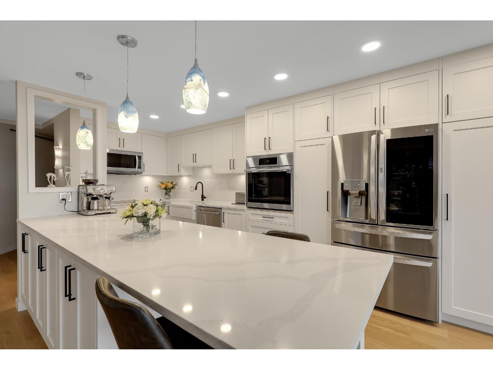 204 15165 MARINE DRIVE, White Rock