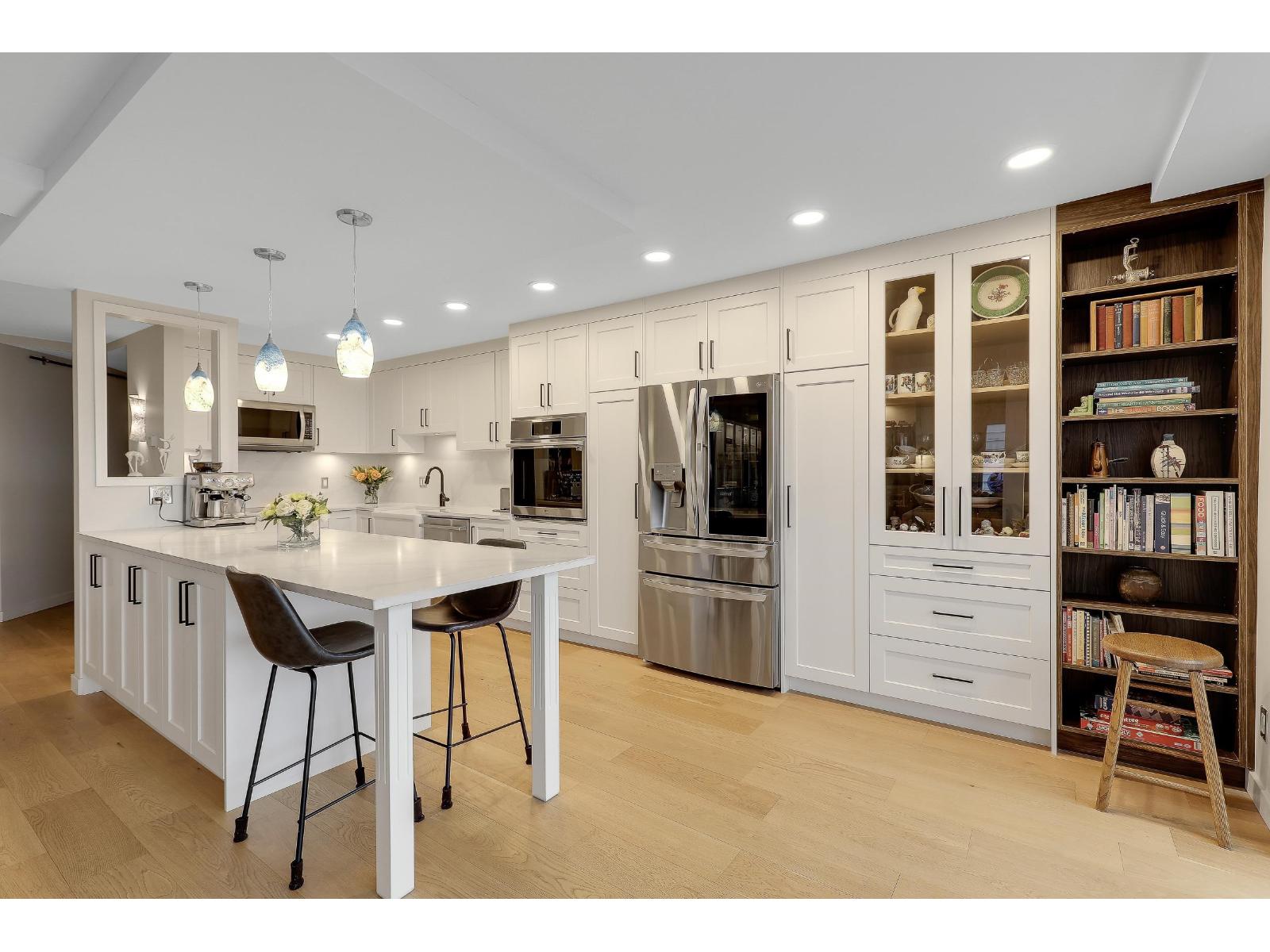 204 15165 MARINE DRIVE, White Rock