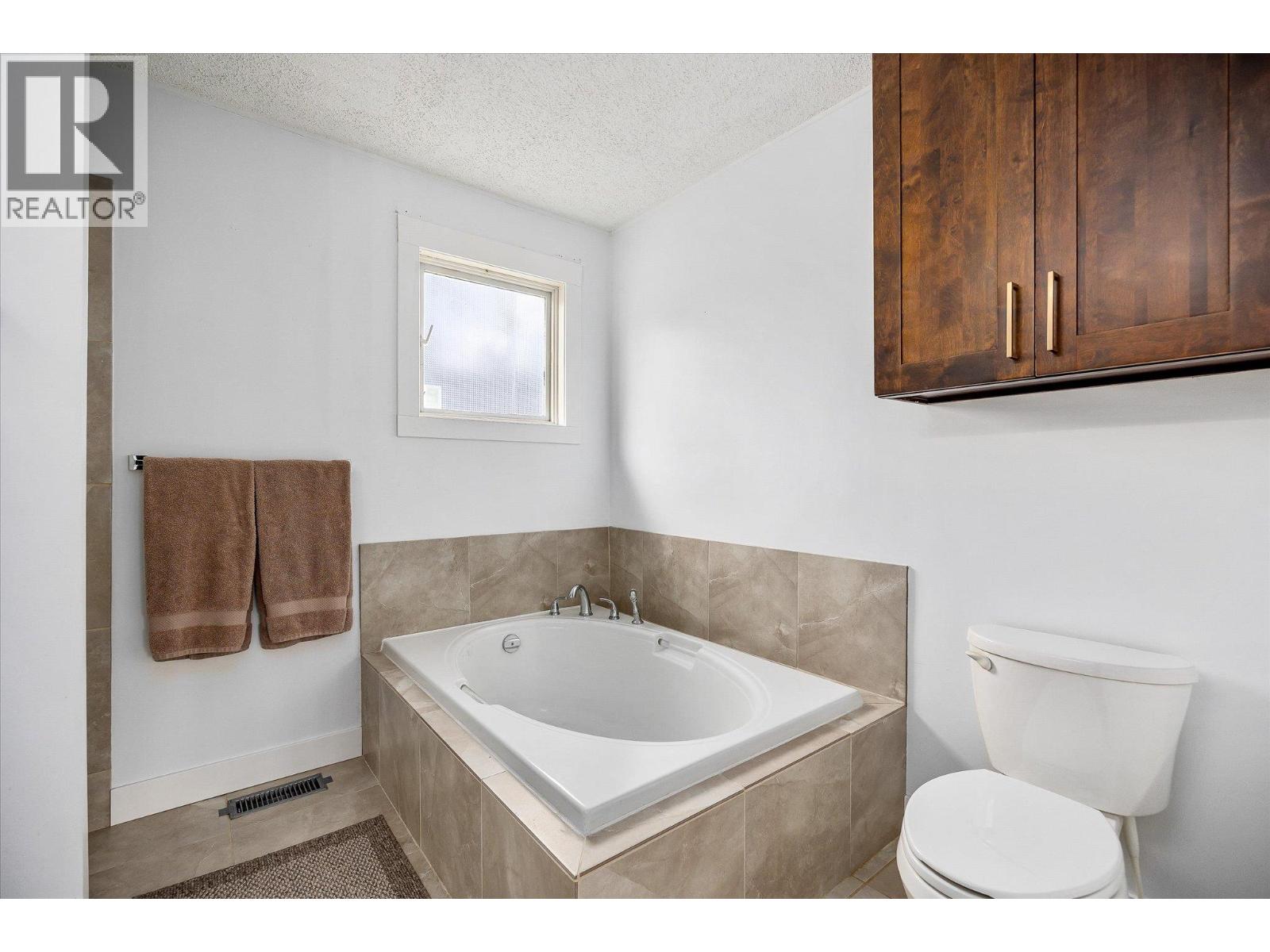 27 2001 97 Highway South, West Kelowna